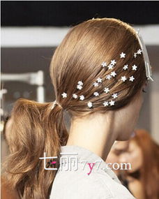 四款韓國(guó)甜美發(fā)飾發(fā)型推薦，甩掉路人味升級(jí)街頭潮人，美發(fā)飾品銷(xiāo)售攻略